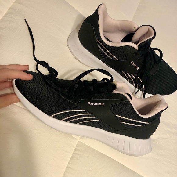 Light Pink Women’s Reebok Sneaker with tag sticker - Picture 3 of 12